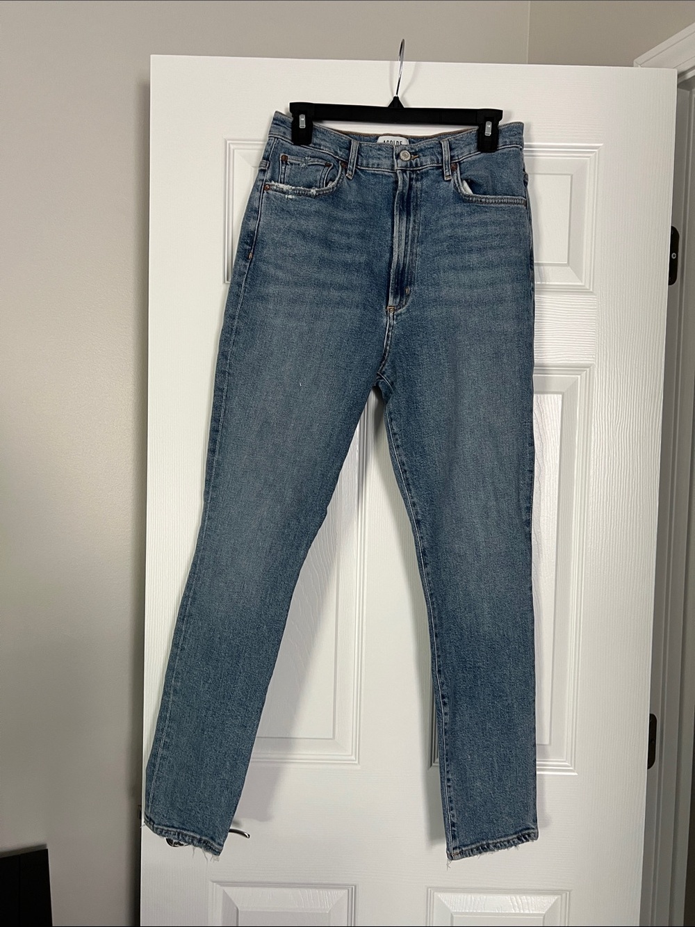 AGOLDE High-Rise Straight Leg Jeans in Medium Blue Wash